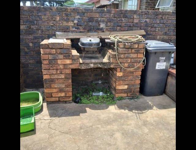 2 BEDROOM TOWNHOUSE FOR SALE IN THE ORCHARDS